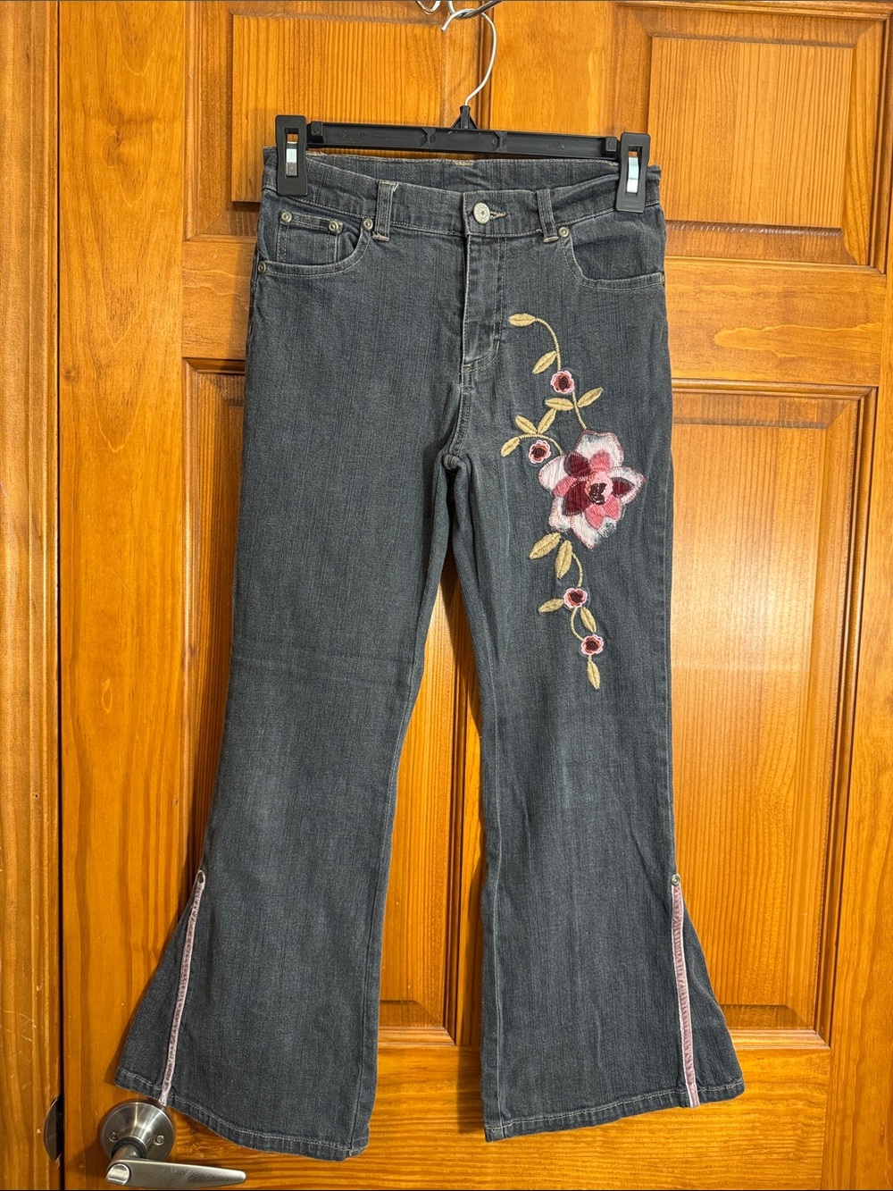 Mary-Kate and Ashley Embroidered Charcoal Wide-Leg Jeans with Floral Accent Y2K